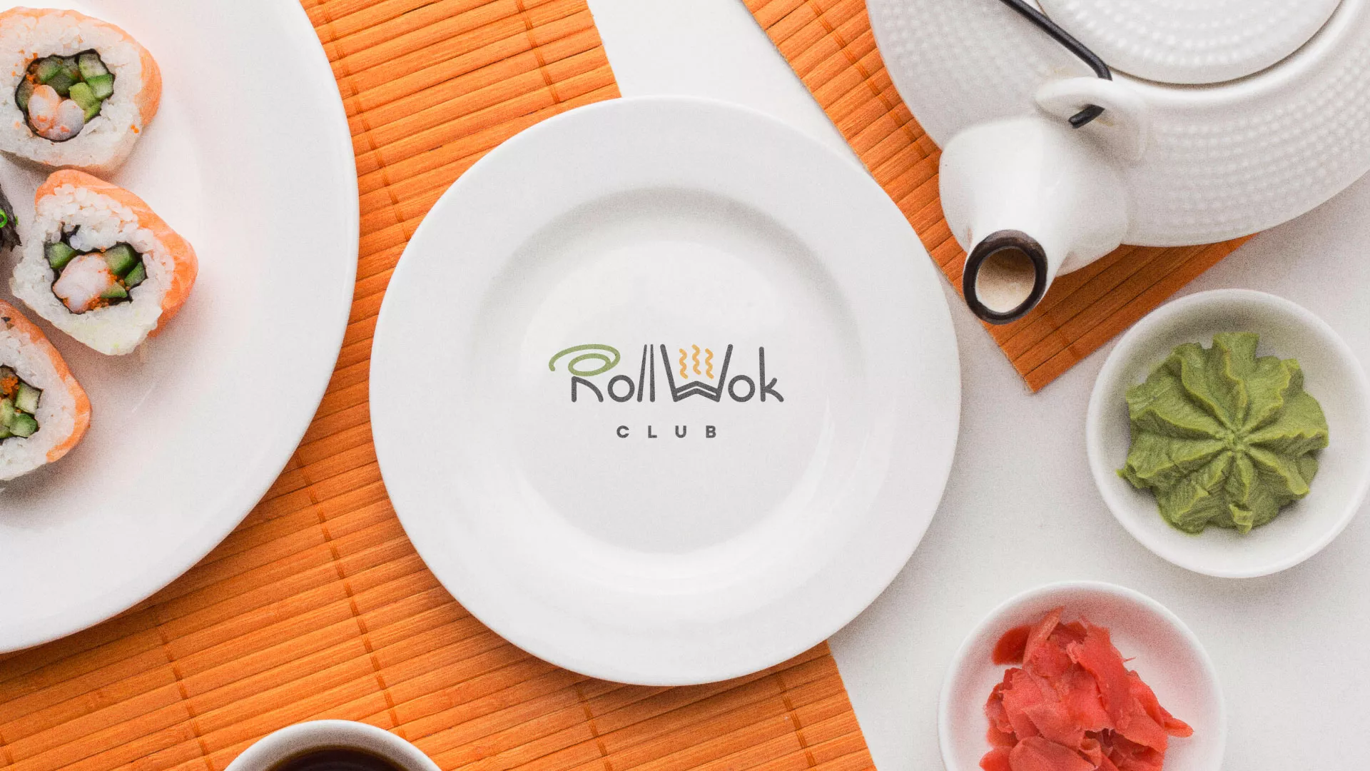 Разработка логотипа и фирменного стиля суши-бара «Roll Wok Club» в Иланском